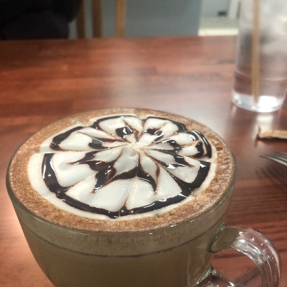 Meet your Posher, Tyra - Picture 1 of 1